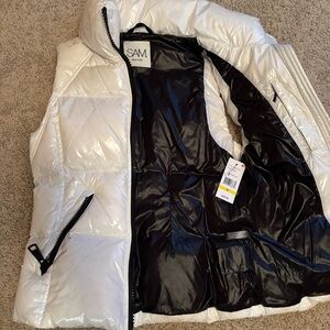 SAM. Women's White Puffer Vest New With Tags